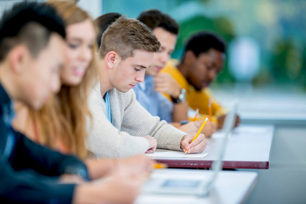 Stage de Remise à niveau Mathématiques et Physique Mermoz Academy