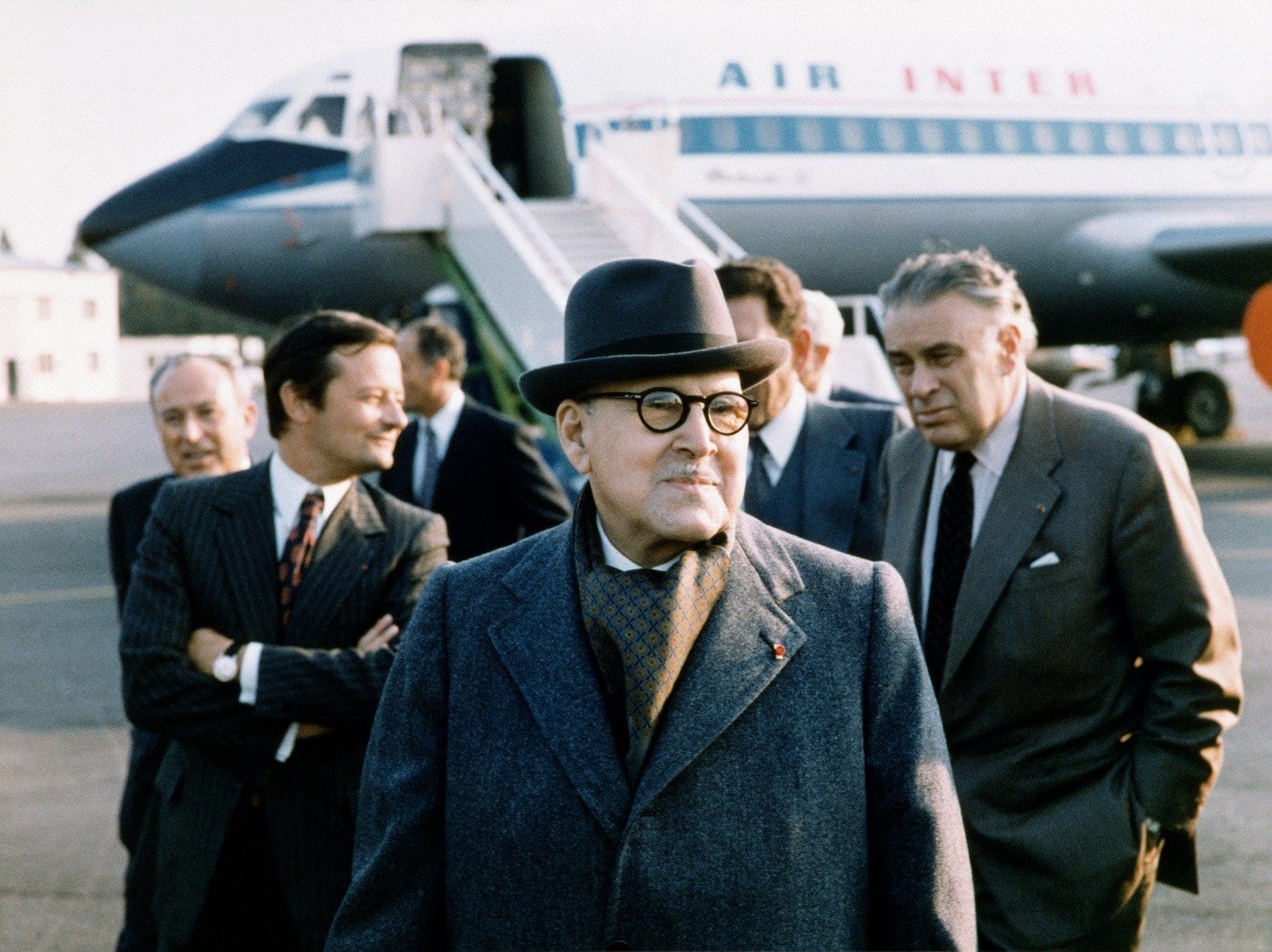 Marcel Dassault, Benno-Claude Vallières (à droite), Jean-François Cazaubiel (à gauche) avec Jean Cabrière derrière lui, devant le Mercure 02, Air Inter